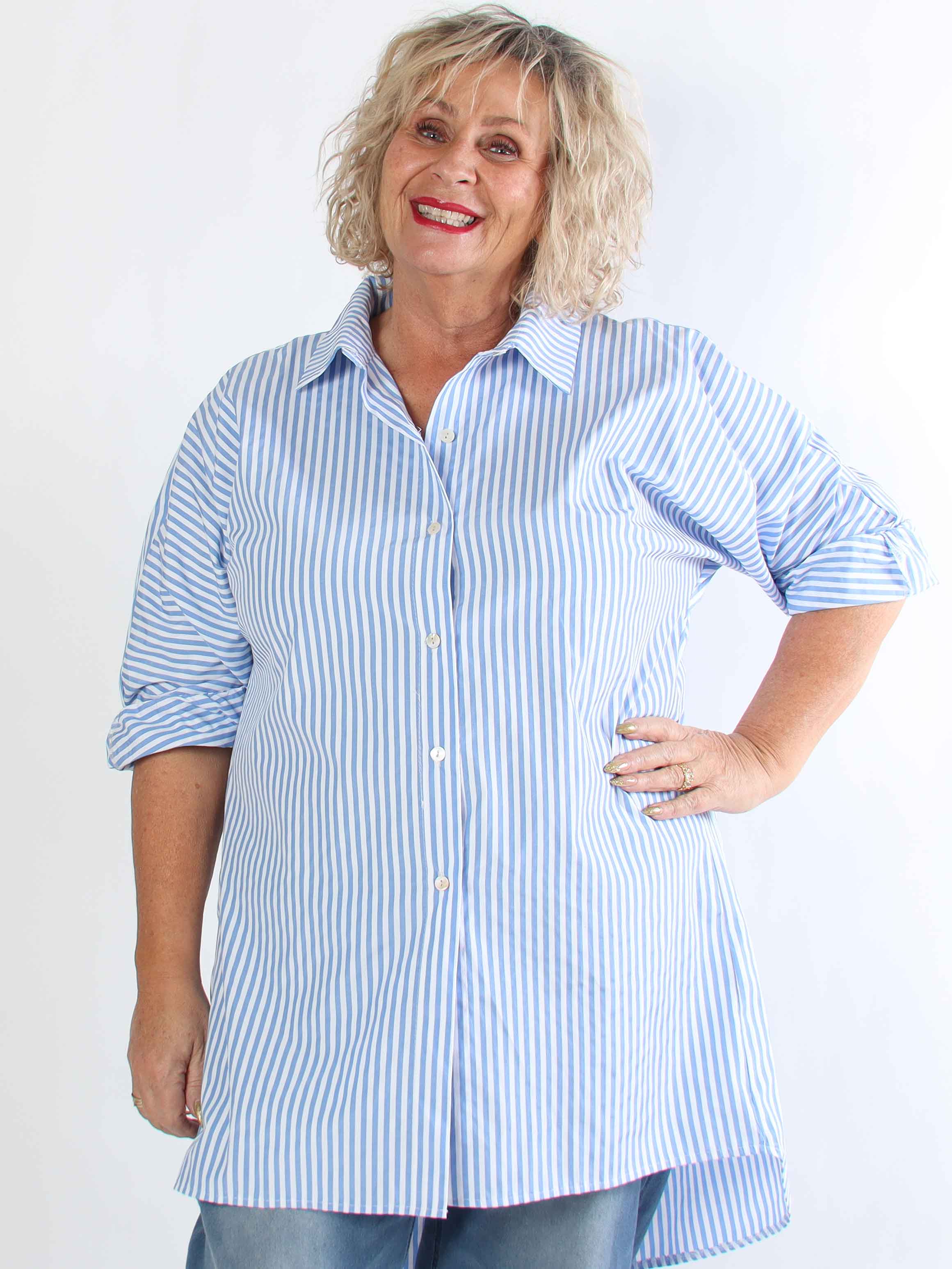 Ingrid - Sød plus size skjortekjole med striber